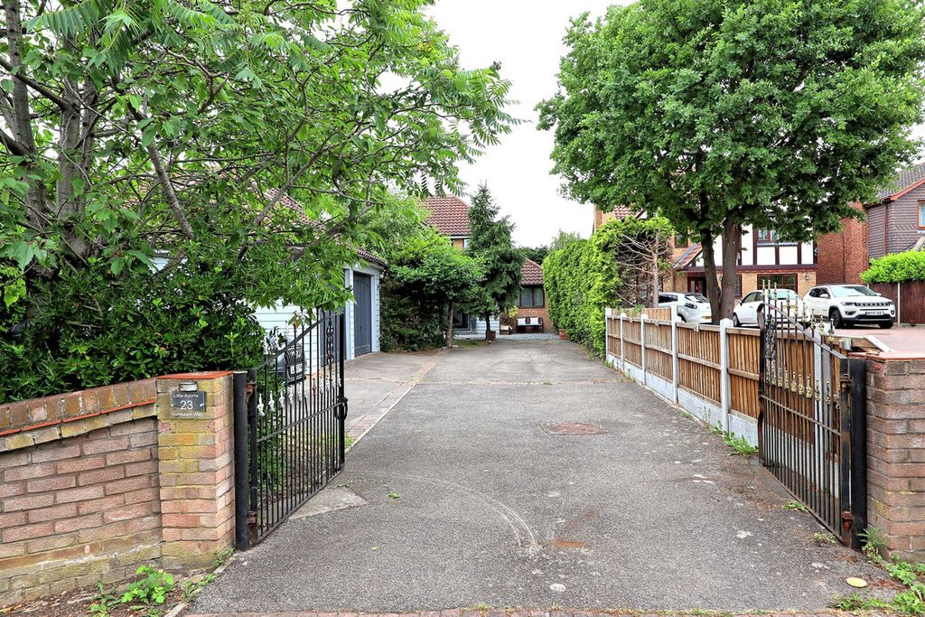 Property photo 2 of 32