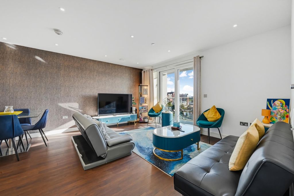 Property photo 1 of 12