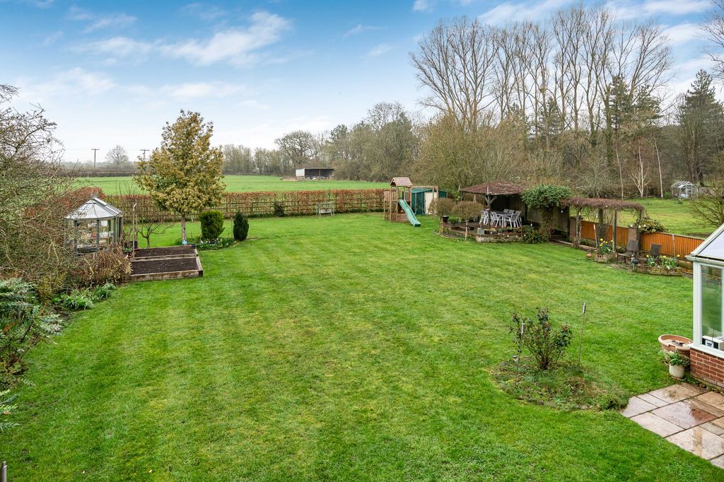 Property photo 2 of 33 Private Gardens