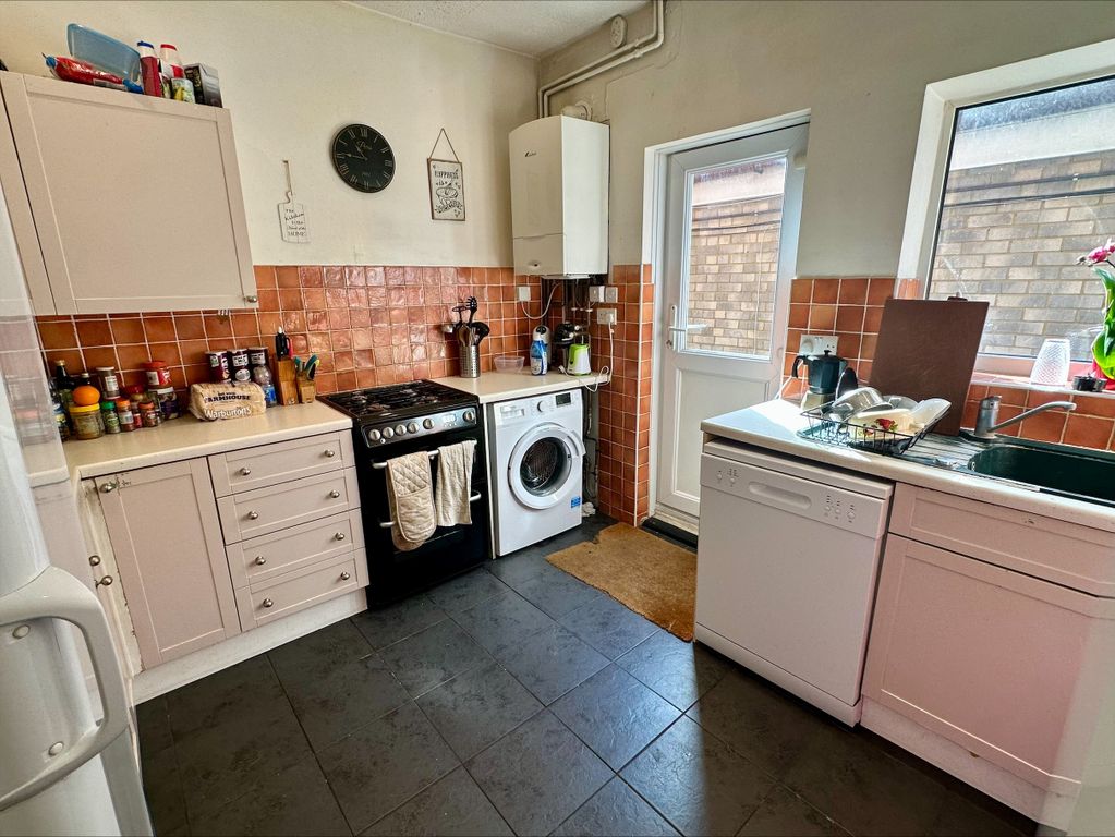 Property photo 3 of 5 Kitchen