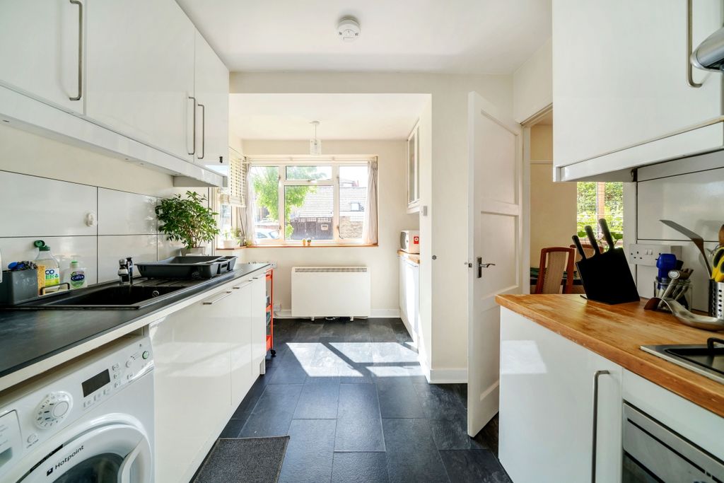 Property photo 1 of 8 978992 (3)c