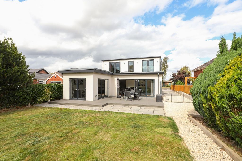 Property photo 3 of 31
