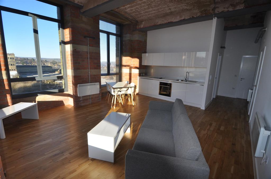 Property photo 3 of 6 Kitchen / Lounge