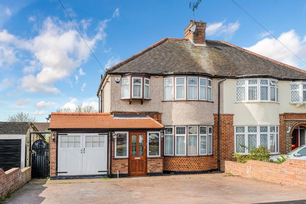 Property photo 1 of 14 Walsingham Gardens