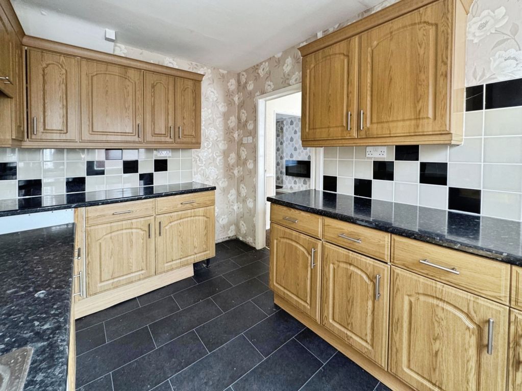 Property photo 3 of 14 Pbox-Kitchen-335321.Jpg