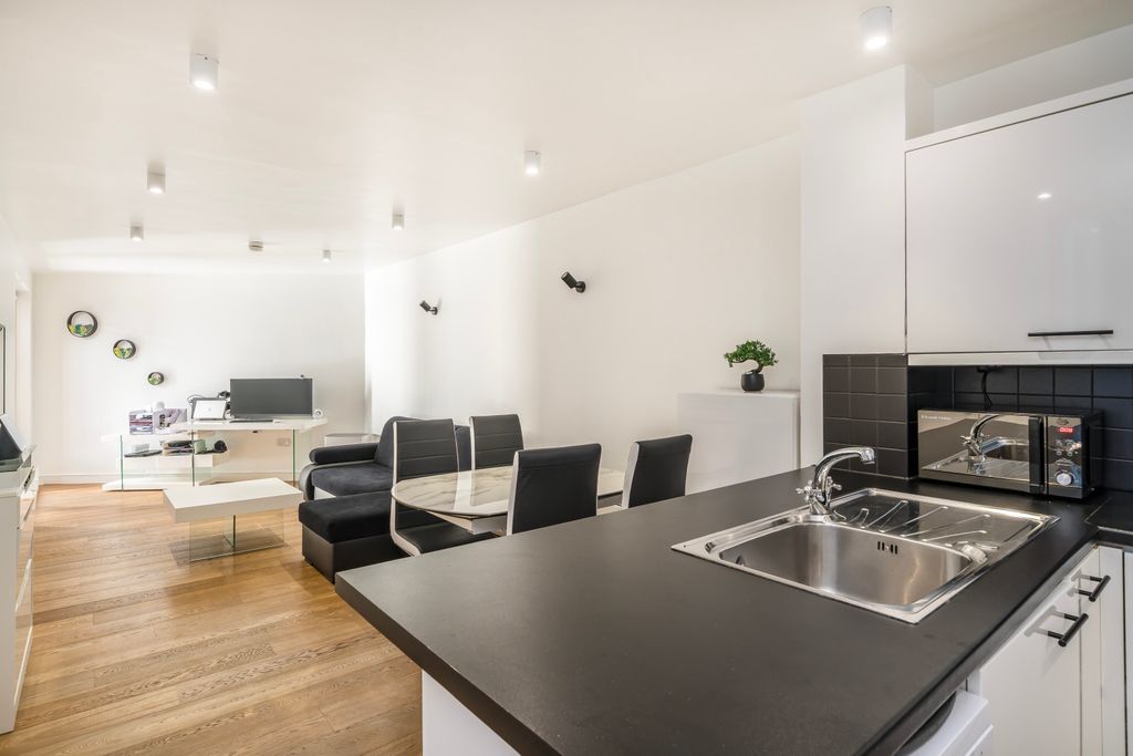 Property photo 2 of 16 Picture No. 19