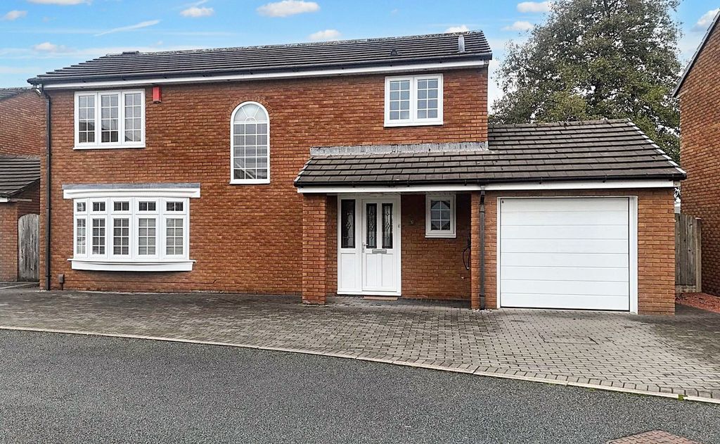 Property photo 1 of 18 Newfield Park