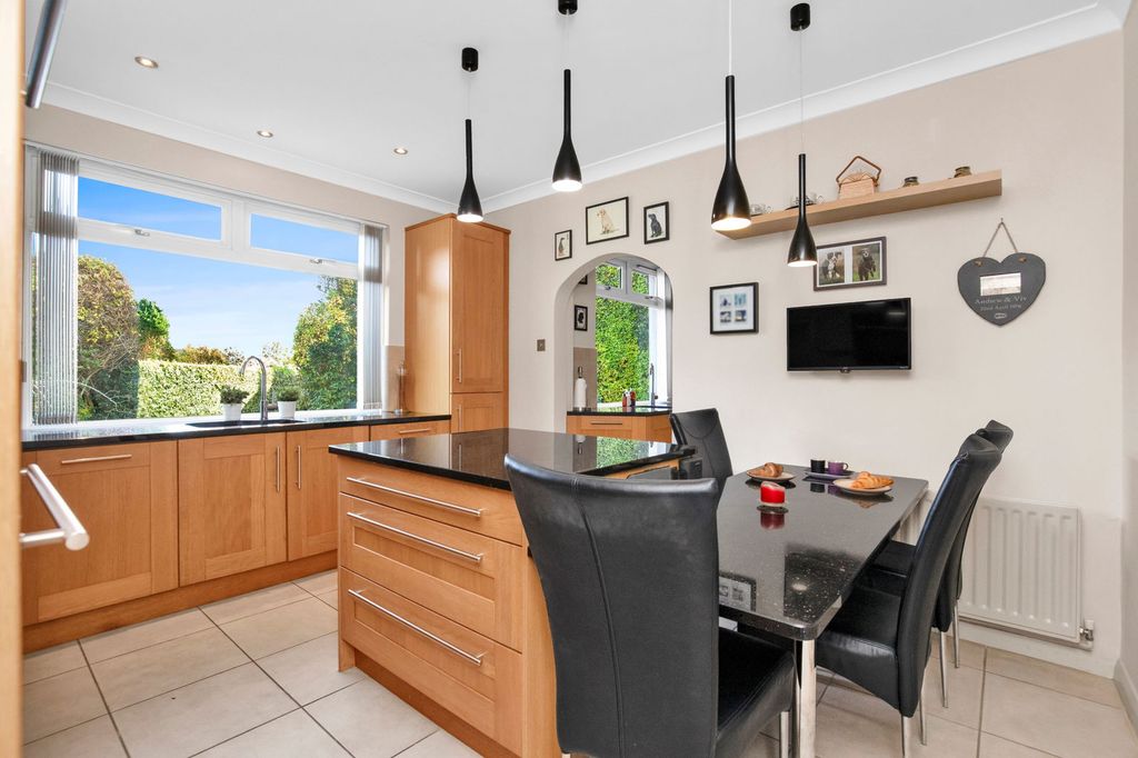 Property photo 3 of 40