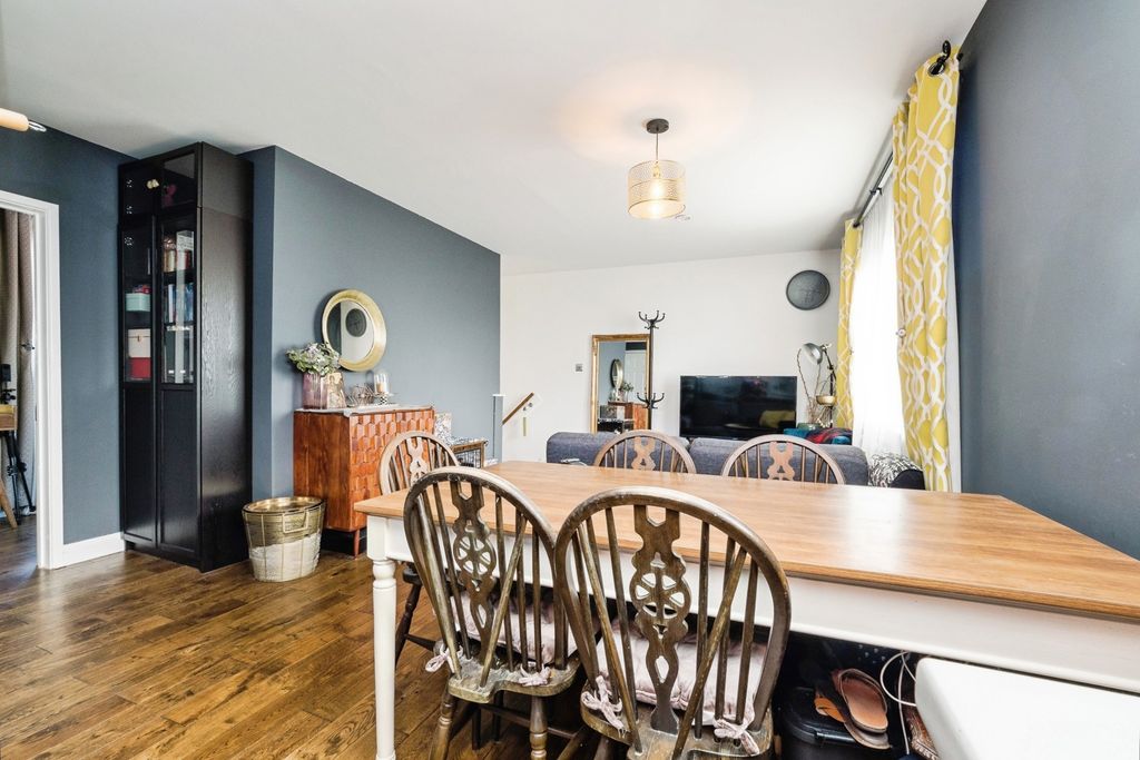 Property photo 3 of 16 Photo