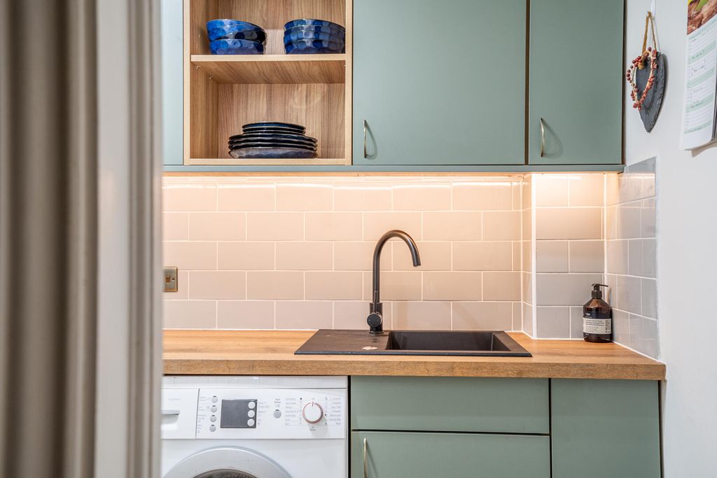 Property photo 3 of 11 Kitchen