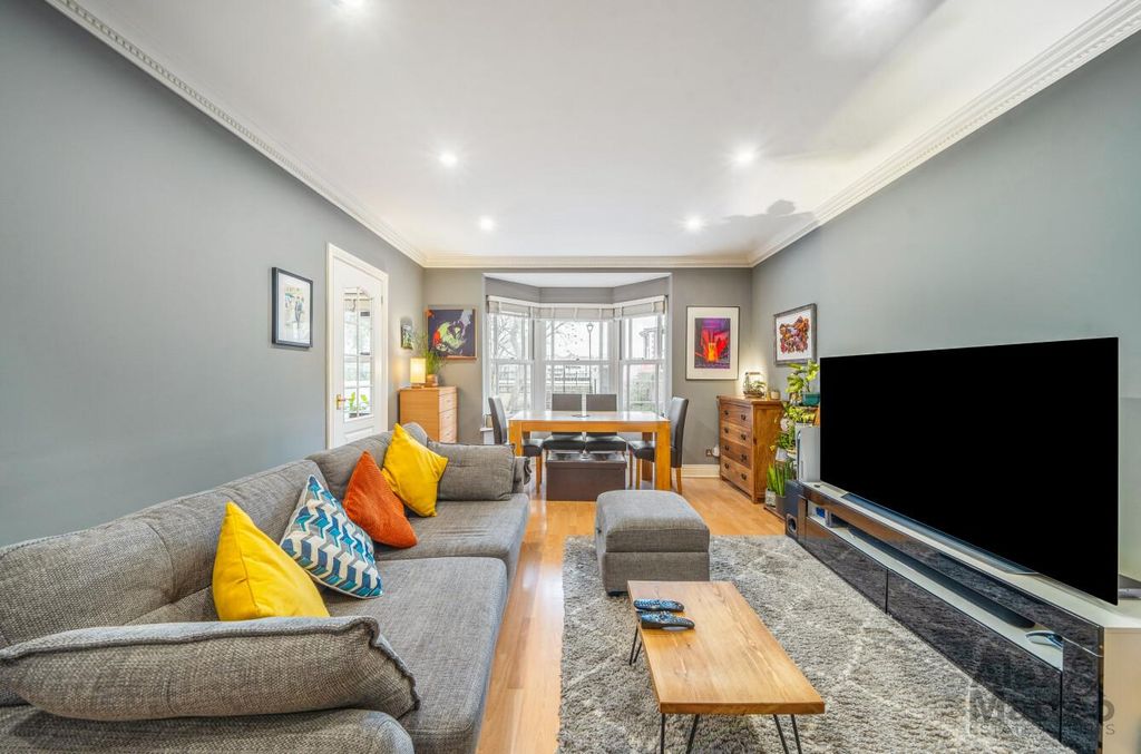 Property photo 3 of 19 Raleight Court