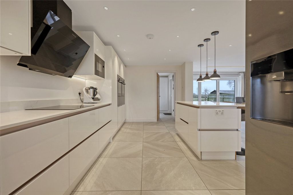 Property photo 3 of 17 Kitchen