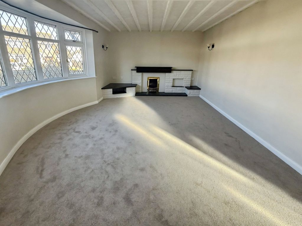 Property photo 3 of 20 Living Room