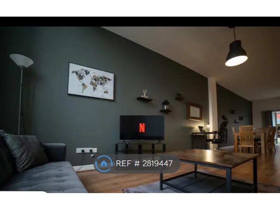 Property photo 1 of 11 Living Room