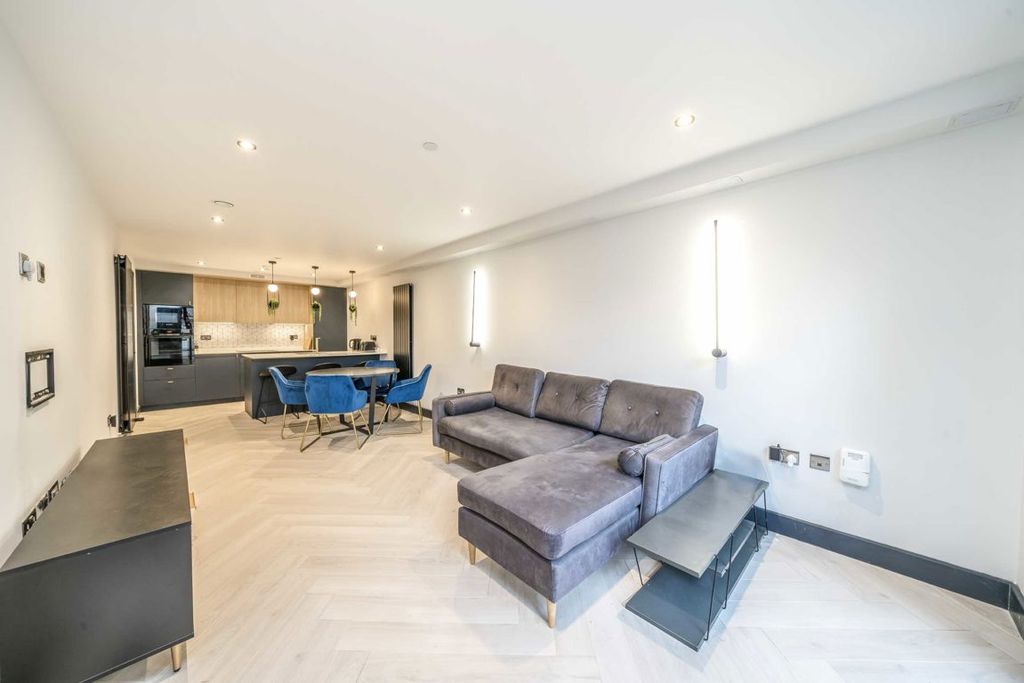 Property photo 3 of 5