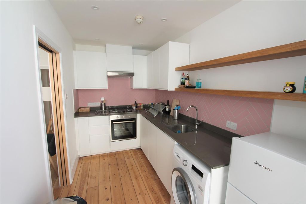 Property photo 2 of 6 Kitchen