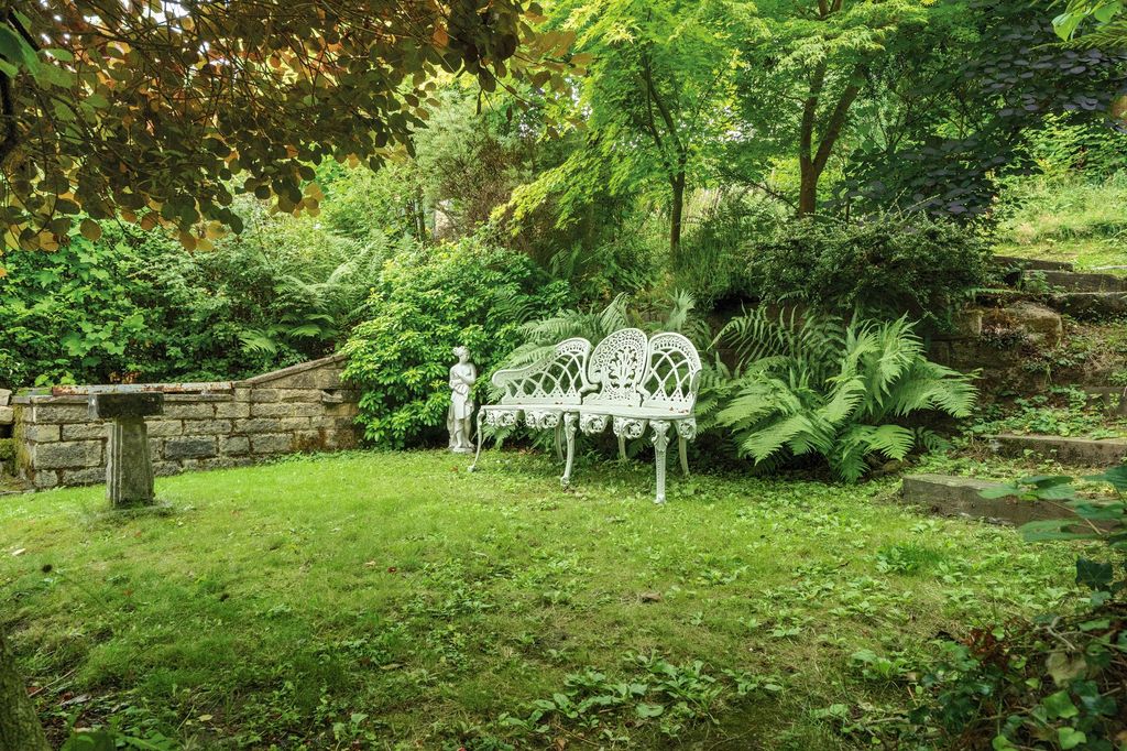 Property photo 2 of 16 Garden