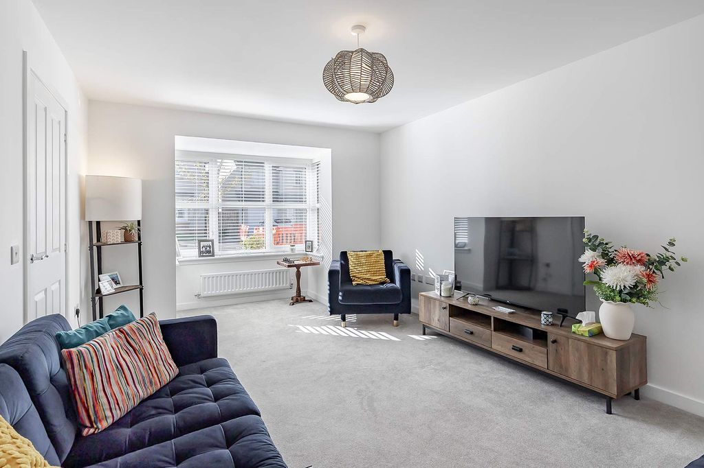 Property photo 2 of 22 Living Room