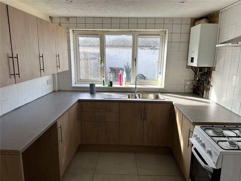 Property photo 3 of 7 Kitchen