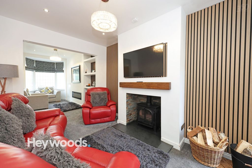 Property photo 2 of 33