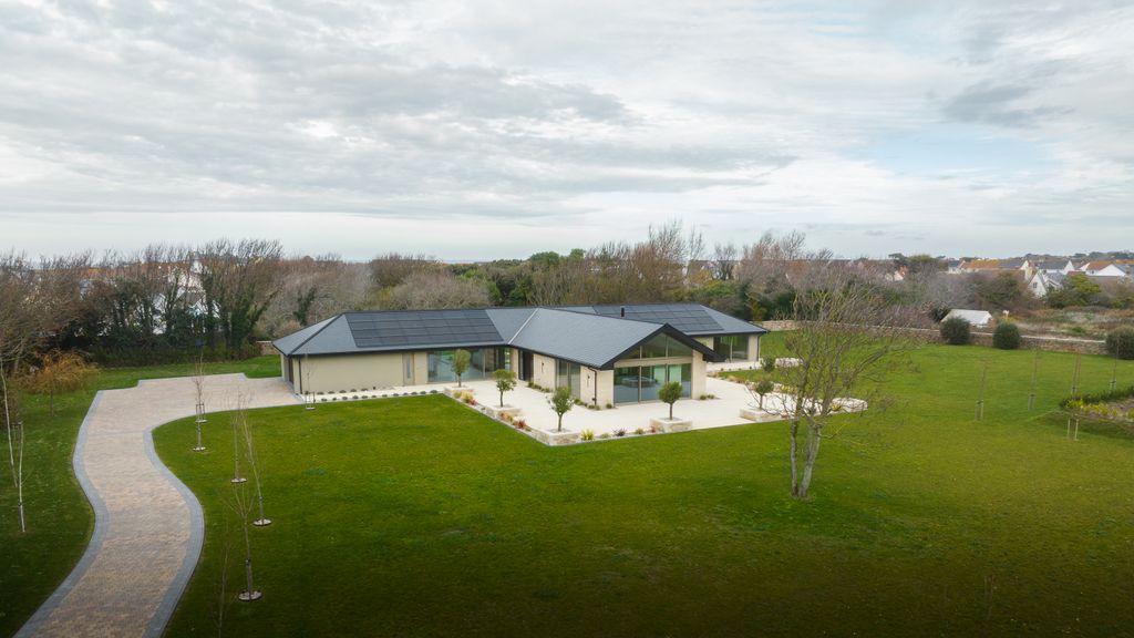 Property photo 1 of 20