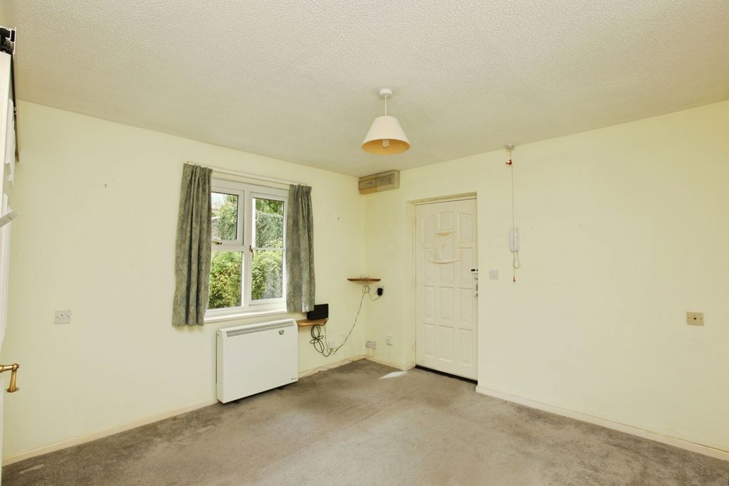 Property photo 3 of 8 Pbox-Img.Jpg