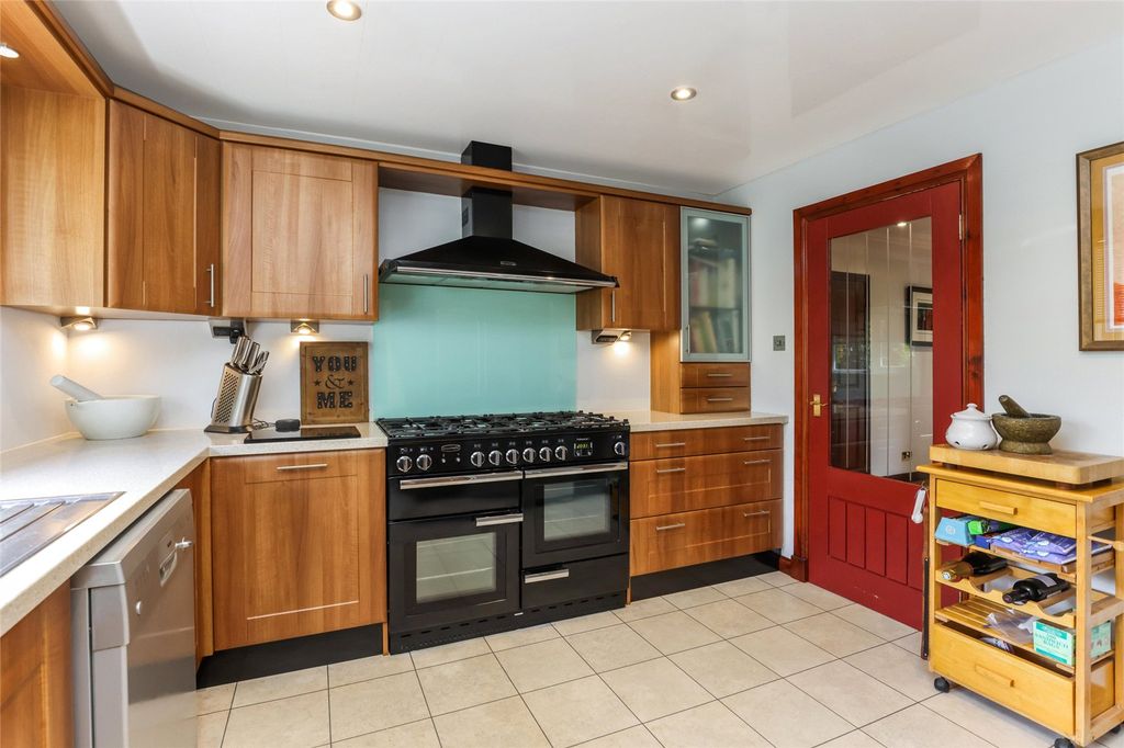 Property photo 3 of 27 Kitchen