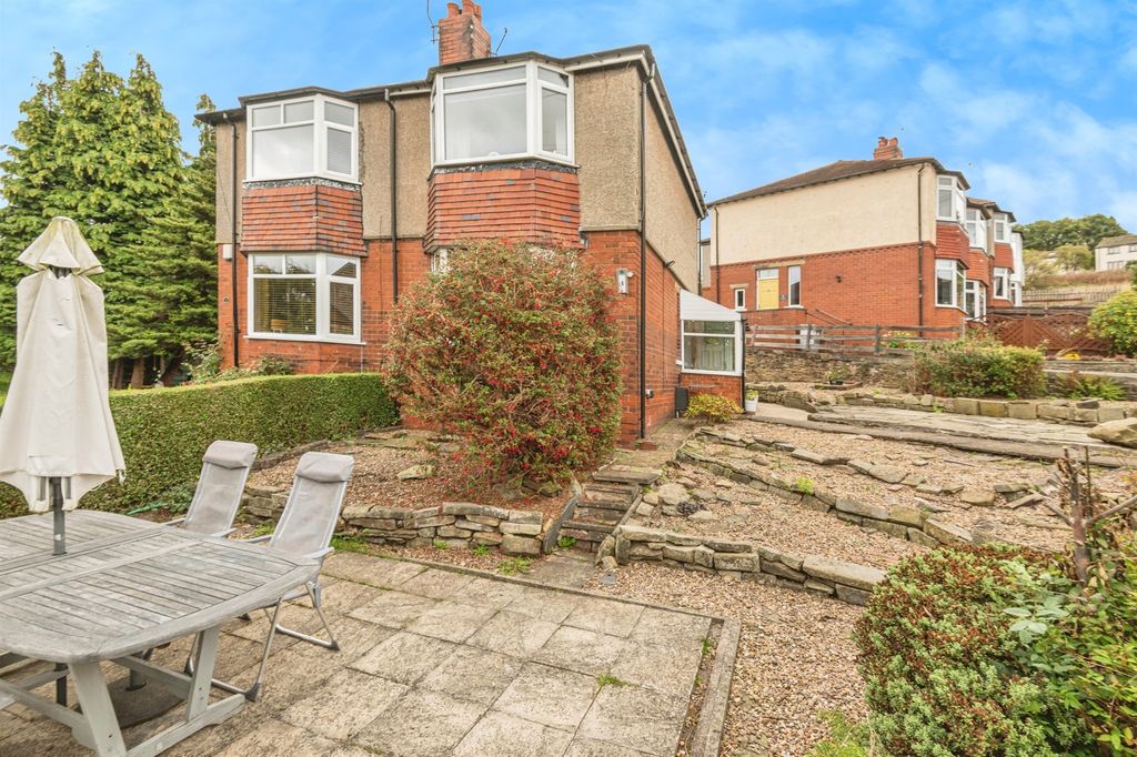 Property photo 1 of 14 Front And Side Gardens