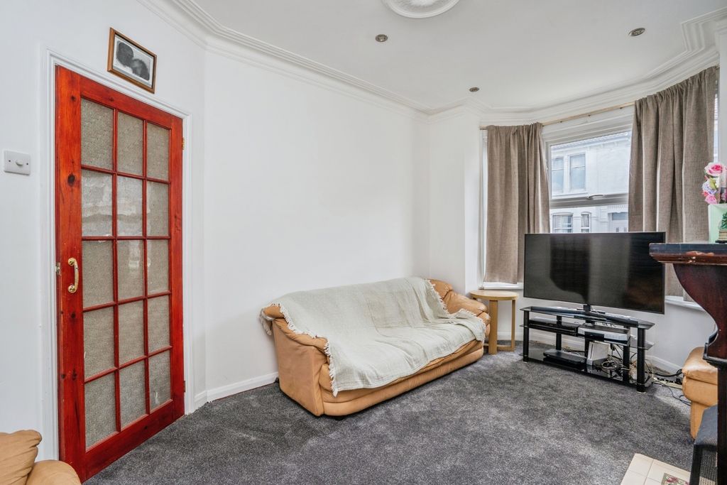 Property photo 3 of 20 Pbox-Img.Jpg
