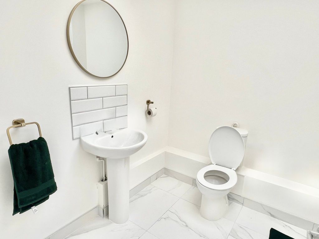 Property photo 3 of 8 Bathroom