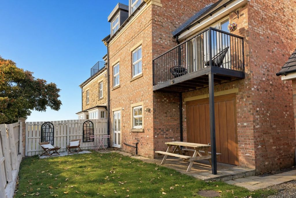 Property photo 2 of 31