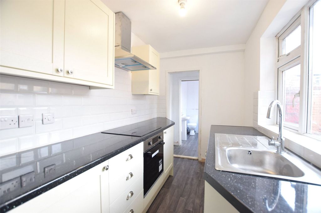 Property photo 1 of 7 Kitchen