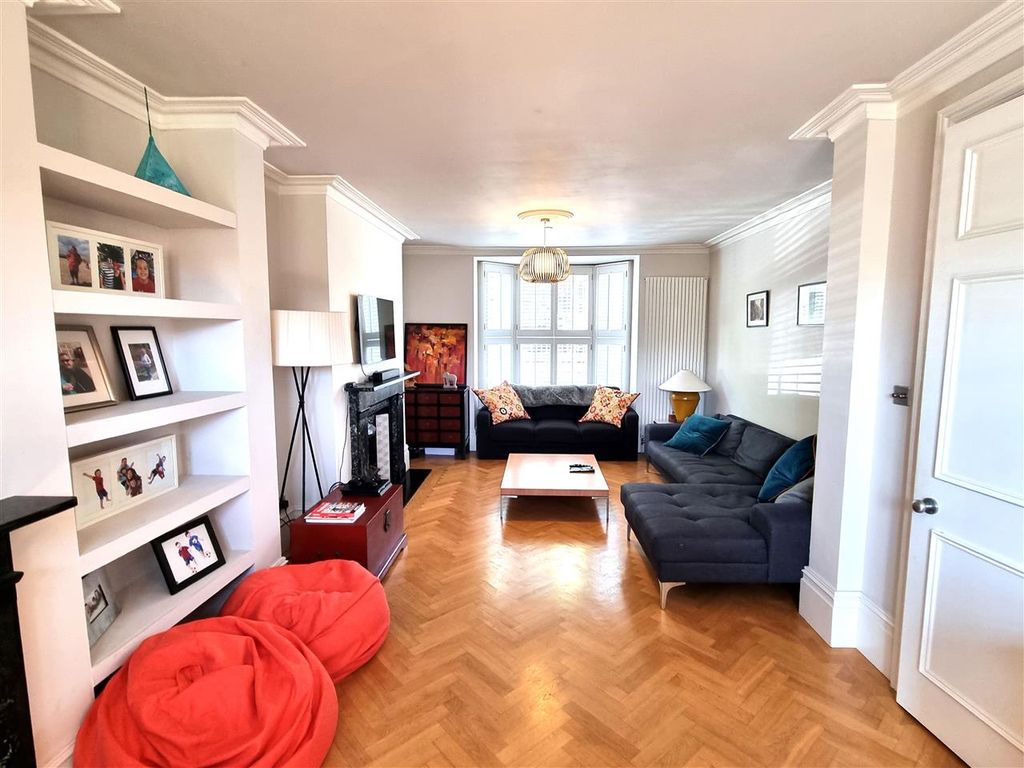 Property photo 2 of 24