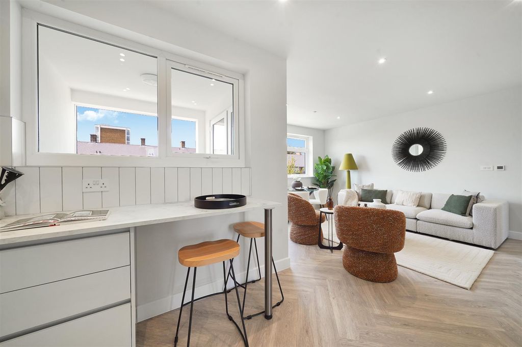 Property photo 3 of 14 Pemberton Court - Cwpdf1Vhv22Vt9Oe9l1S.Jpg