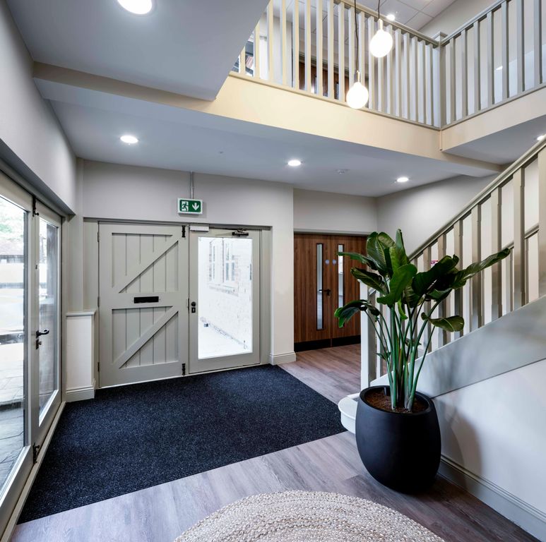 Property photo 3 of 9 18D Croft Drive  Entrance Hall Photoalt  Copy.Jpg