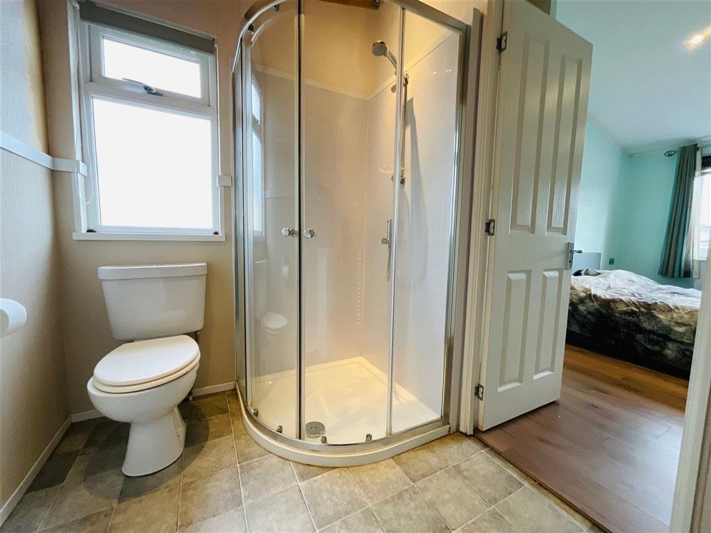 Property photo 1 of 12 En-Suite Shower Room