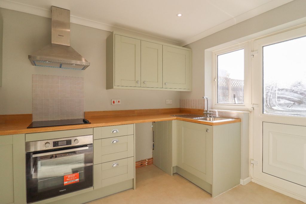 Property photo 3 of 15 4889927