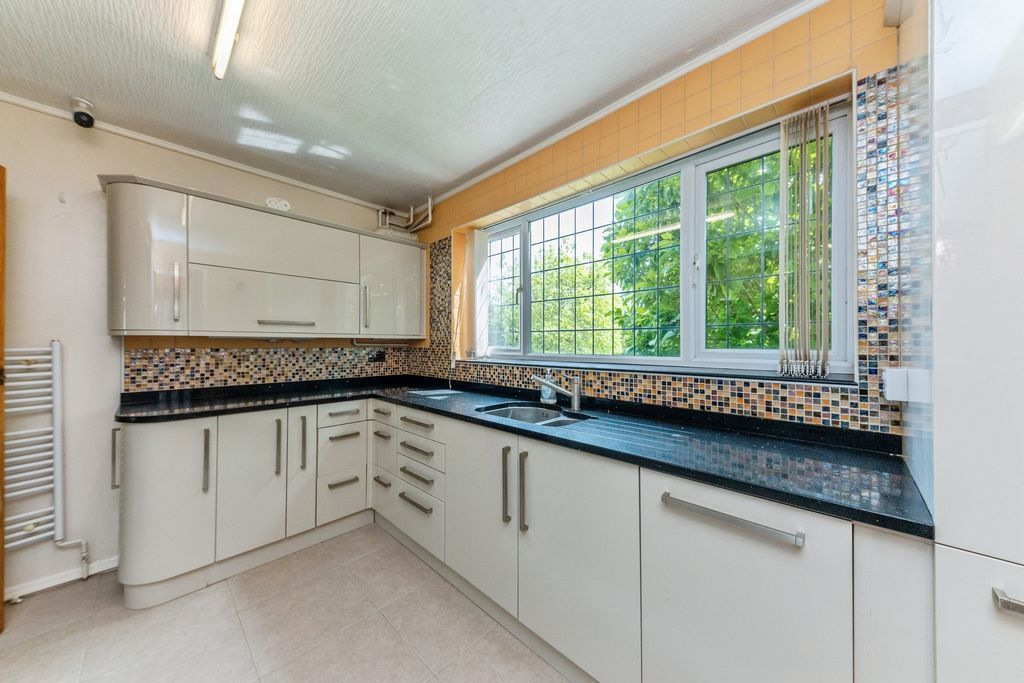 Property photo 2 of 18 Kitchen