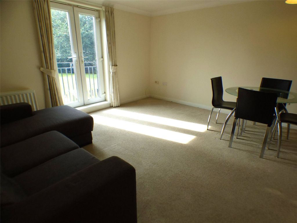 Property photo 3 of 9 Living/Dining Room