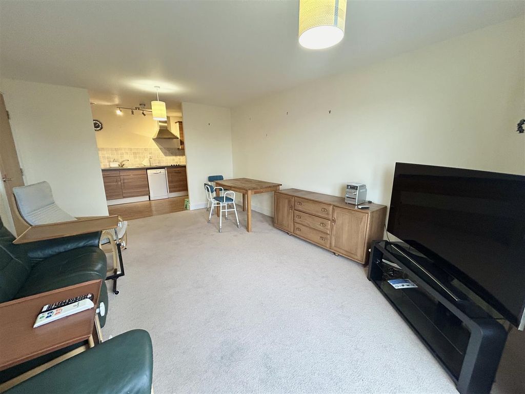 Property photo 2 of 19 Living Room