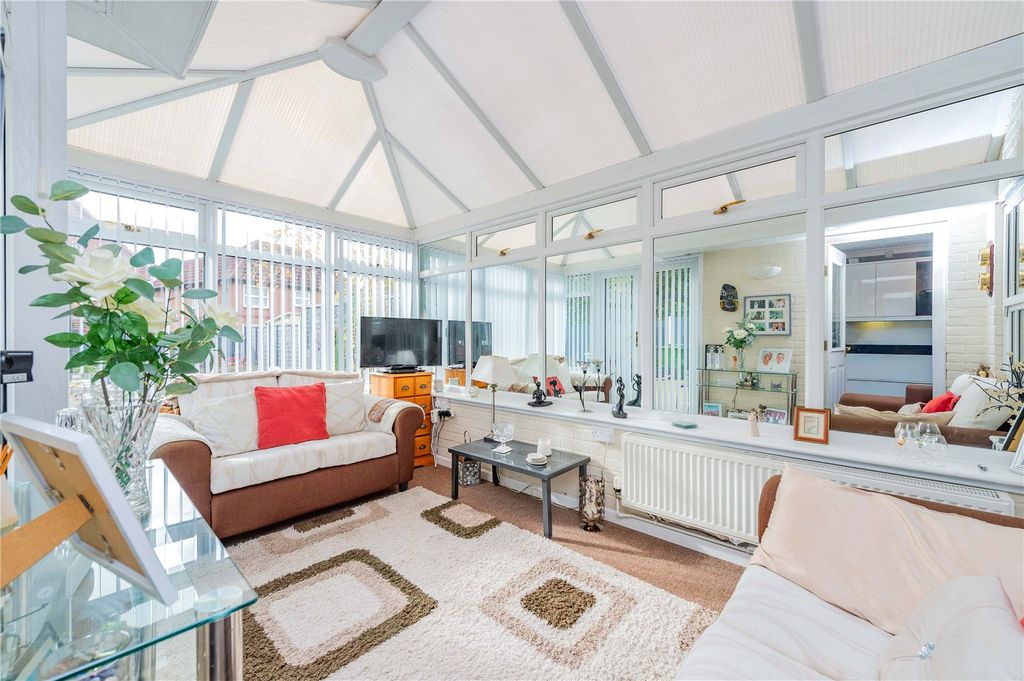 Property photo 3 of 40 Picture No. 22