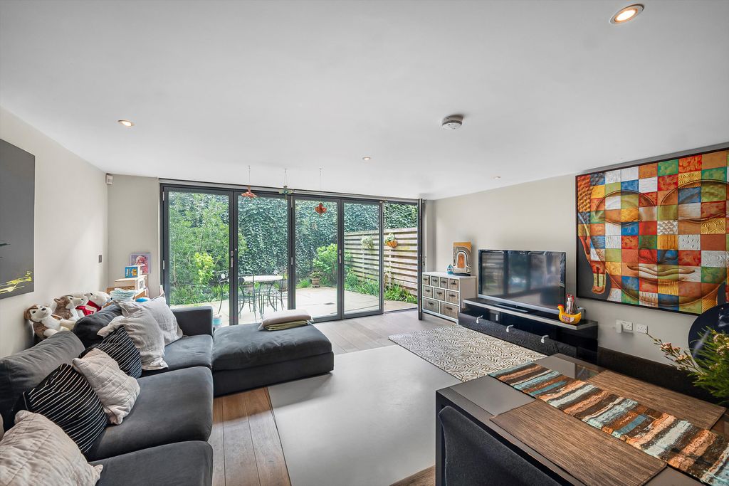 Property photo 1 of 11 Image