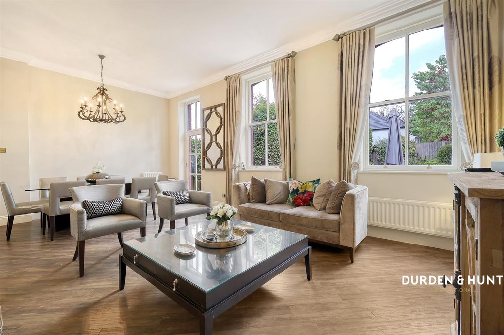 Property photo 2 of 23 Chapel Mews