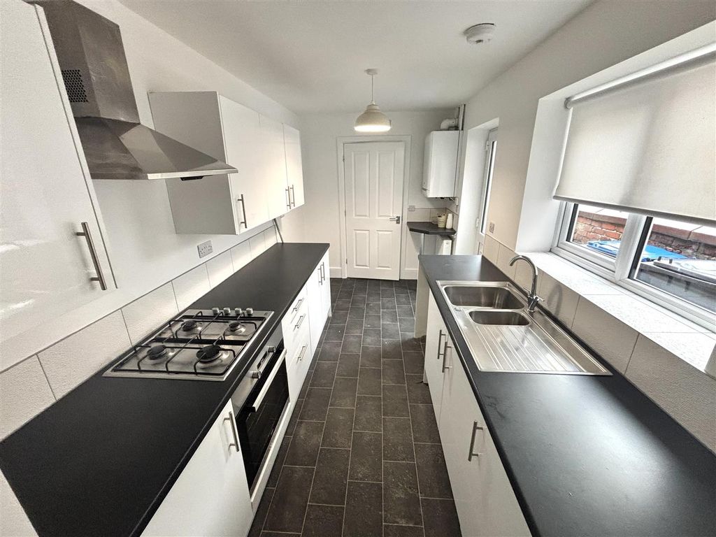 Property photo 2 of 12 Kitchen