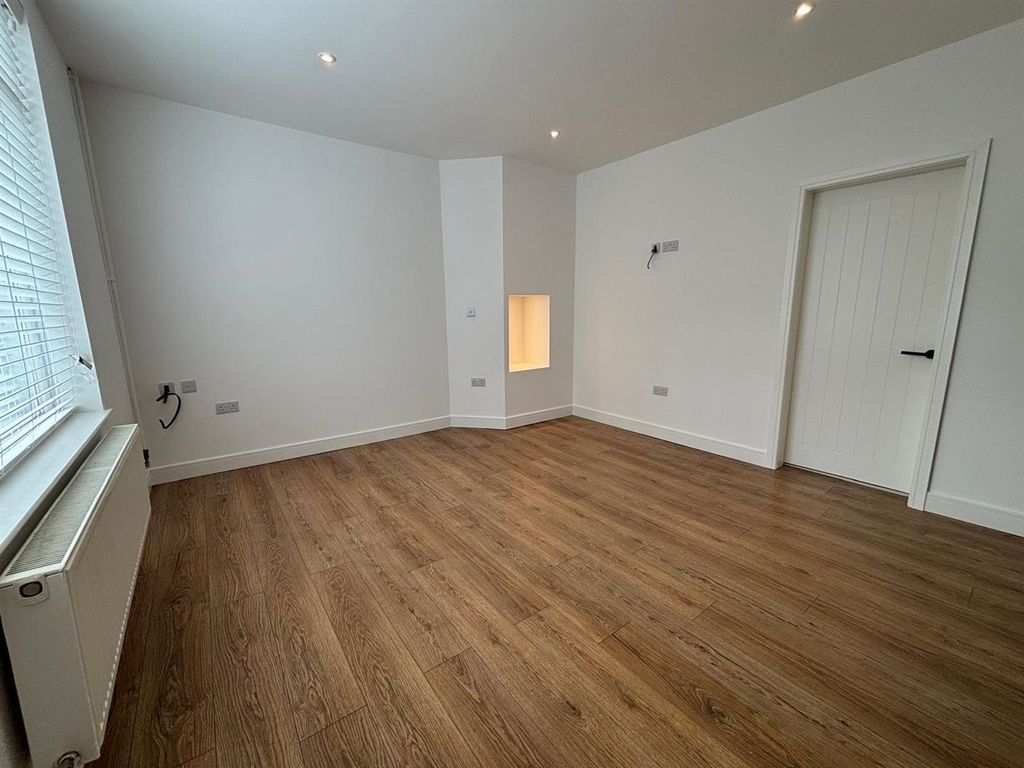 Property photo 2 of 23 Tydfils Avenue (14).Jpeg