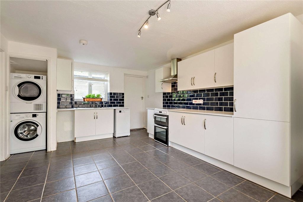 Property photo 3 of 9 Kitchen