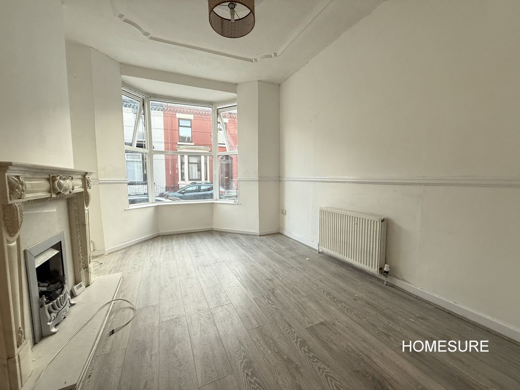 Property photo 2 of 9 3 Ireton - Lounge 2