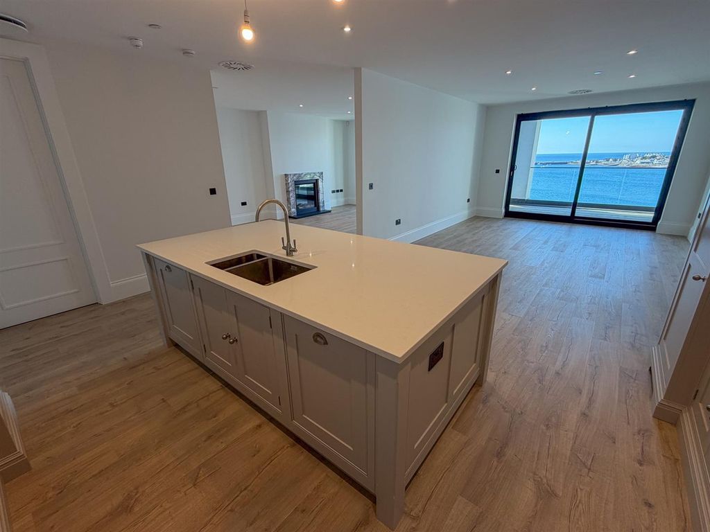 Property photo 3 of 26 21 Bayqueen Apts-07.Jpg