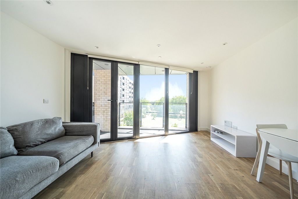 Property photo 2 of 21 Picture No. 14