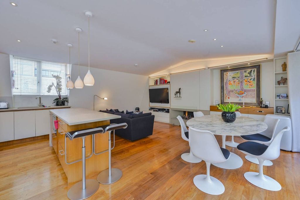 Property photo 2 of 22